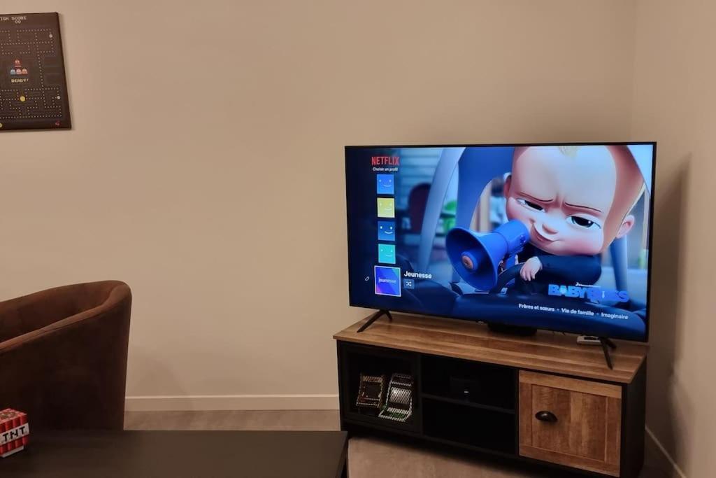 Belle Maison Climatisee Renovee Pac-Man Entre Collegues, Amis, Famille - Barbecue - Netflix - Prime - Baby Foot 50Cts Saint-Seurin-sur-l'Isle Exterior foto