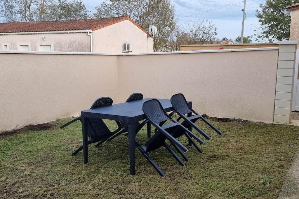 Belle Maison Climatisee Renovee Pac-Man Entre Collegues, Amis, Famille - Barbecue - Netflix - Prime - Baby Foot 50Cts Saint-Seurin-sur-l'Isle Exterior foto